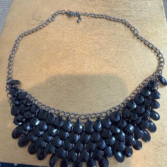 Chic Black Teardrop Necklace - Picture 4 of 5